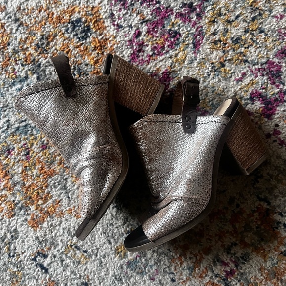 Unity in Diversity Heels - Picture 3 of 6